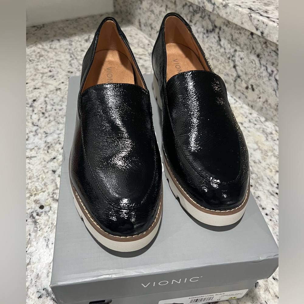 Vionic Kensley black Loafer size 9 M